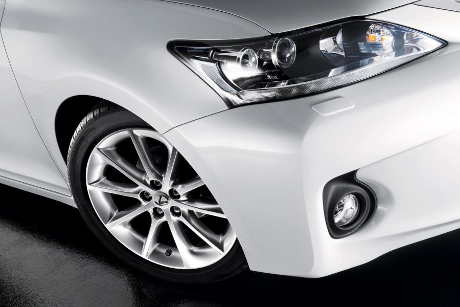  Lexus CT200h 2010 года  (фото 33 из 266)
